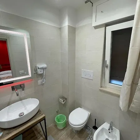 לינה וארוחת בוקר Red Moon מרגריטה די סבויה