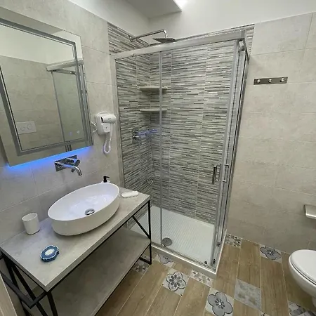 לינה וארוחת בוקר Red Moon