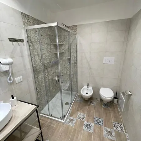 Red Moon לינה וארוחת בוקר 3*