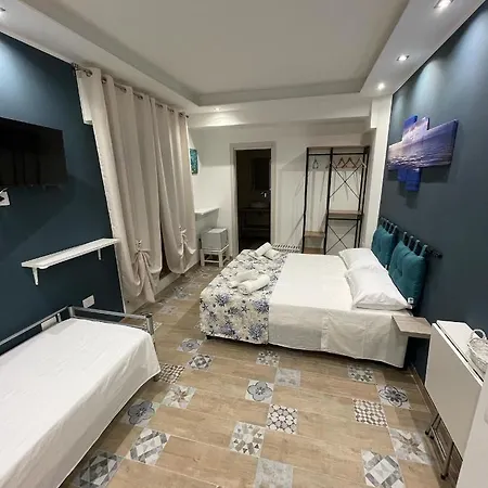 לינה וארוחת בוקר Red Moon 3*