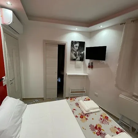 Oda ve Kahvaltı Red Moon Margherita Di Savoia